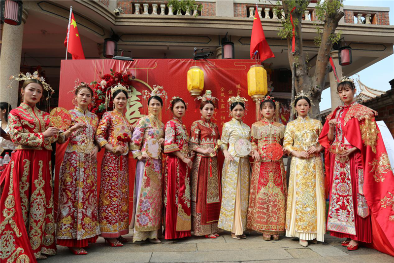 闽南文化“禧”传承—— 中式嫁衣秀在晋江五店市隆重举办